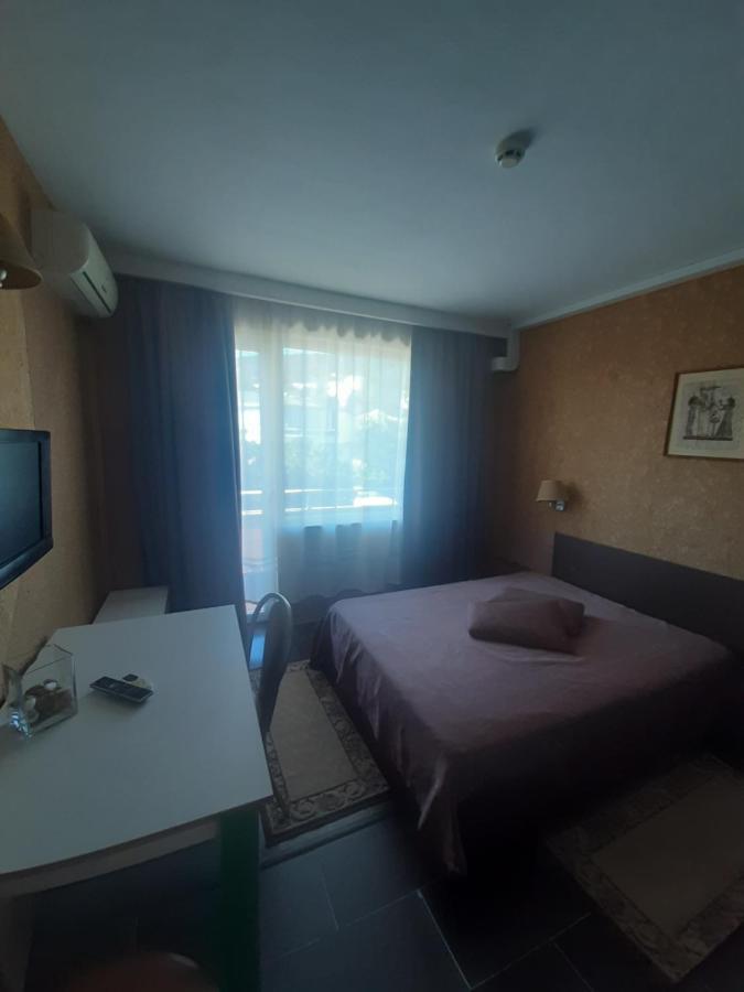 Paralax Hotel 2*