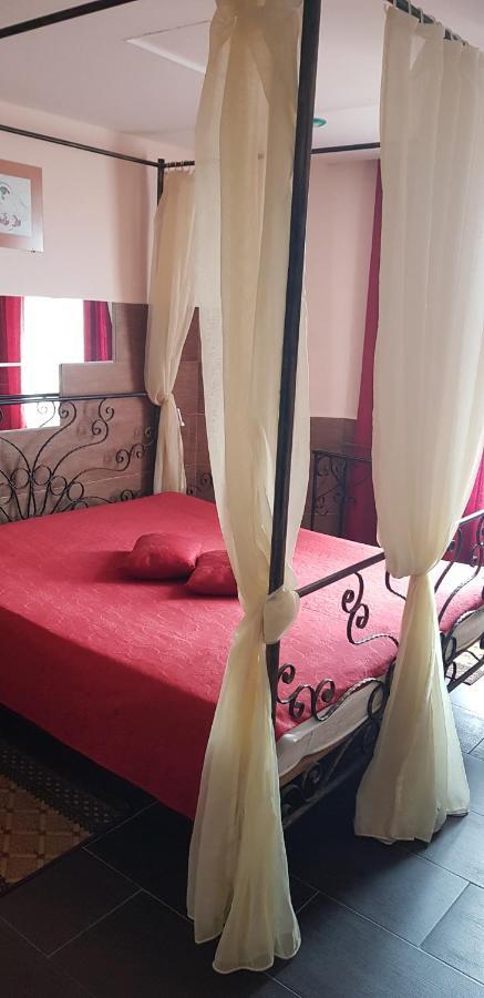 Paralax Hotel 2*