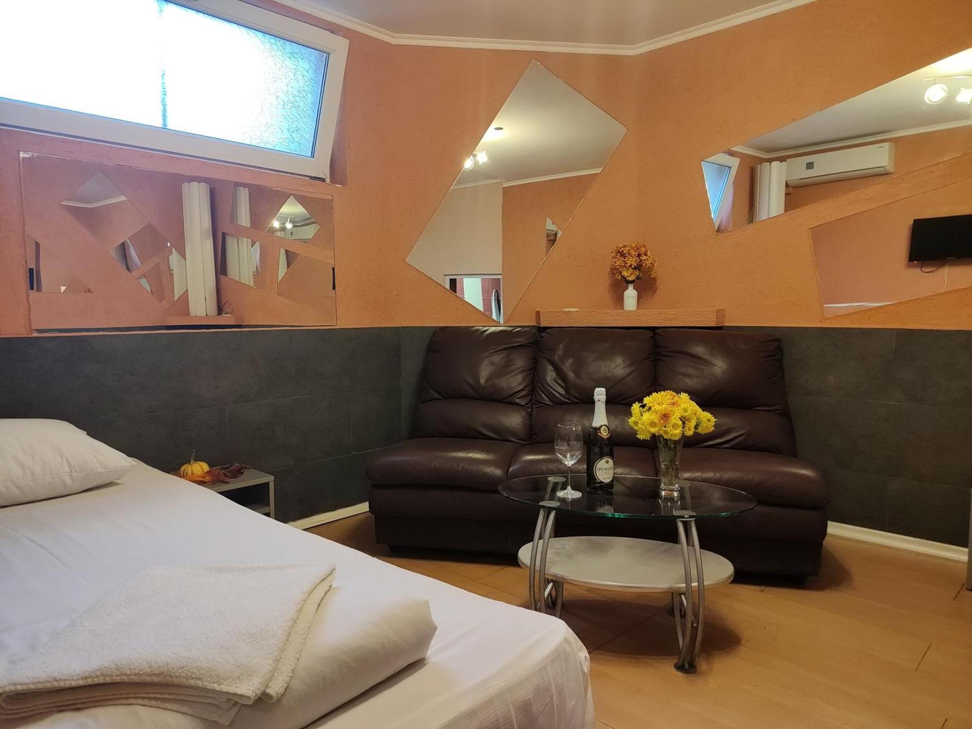 Paralax Hotel 2*