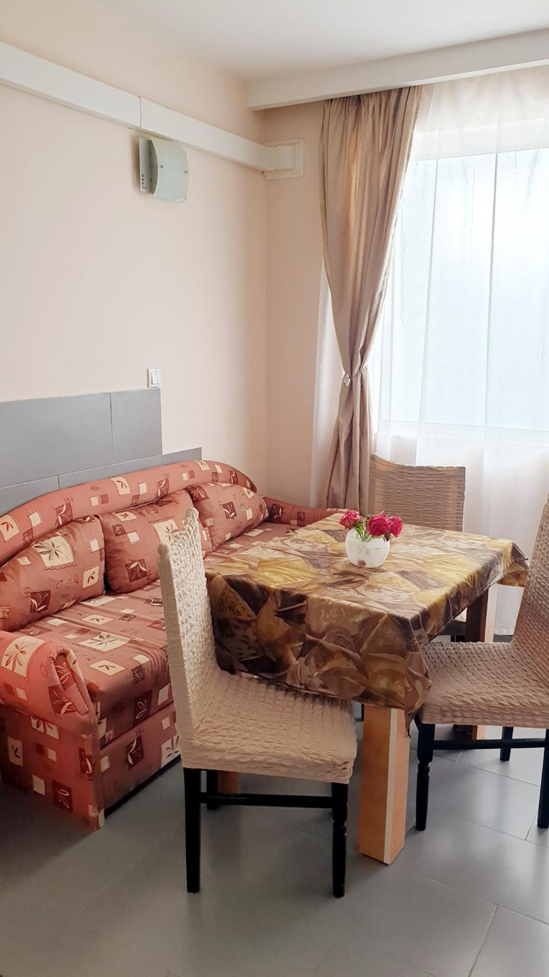 Paralax Hotel 2*