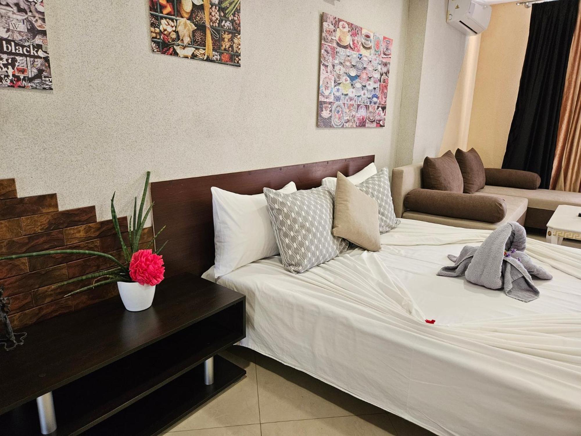 Paralax Hotel
