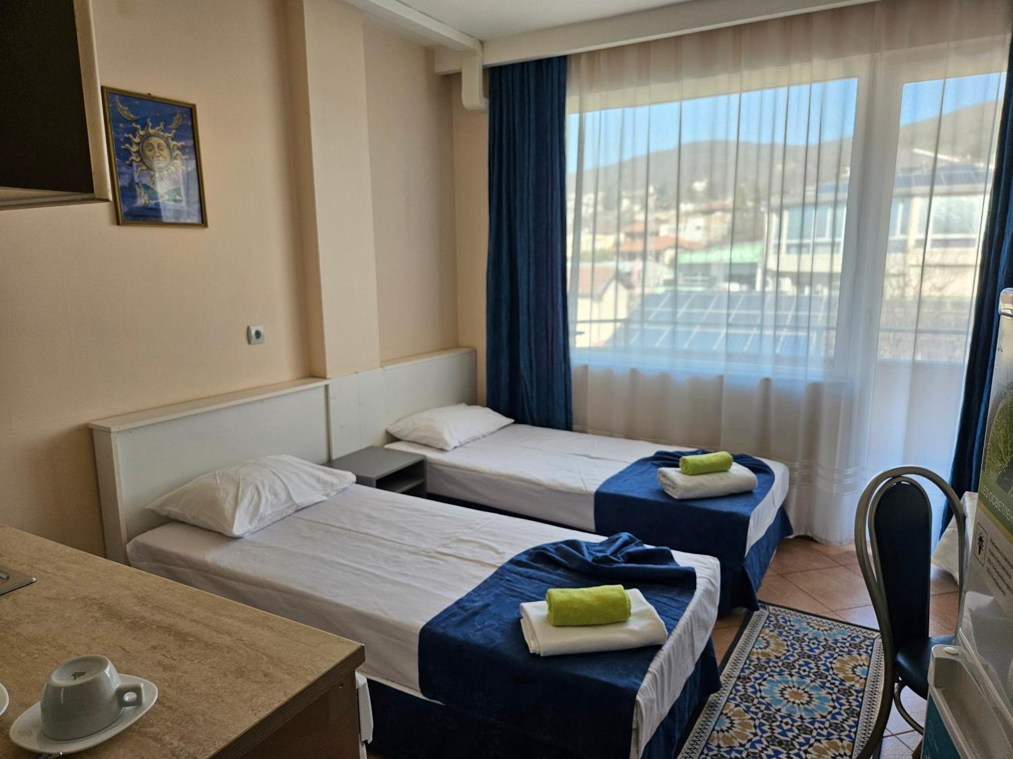 Hotel Paralax Warna