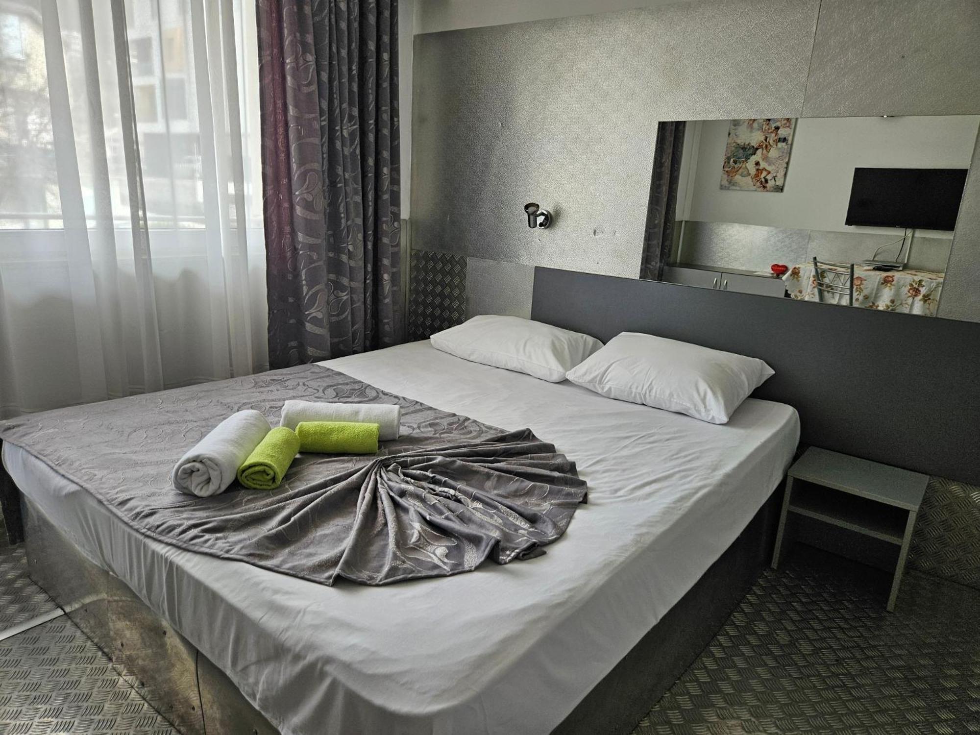 Hotel Paralax Warna