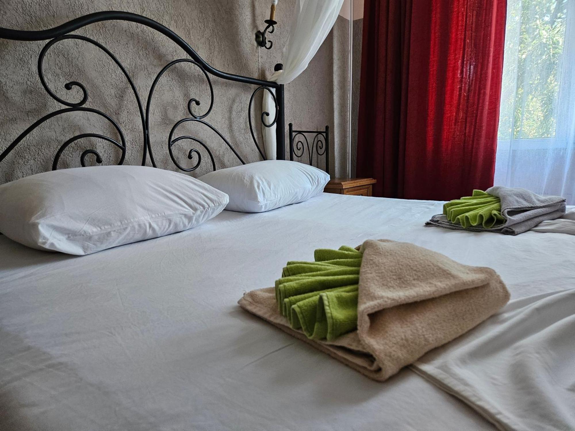 Hotel Paralax 2*