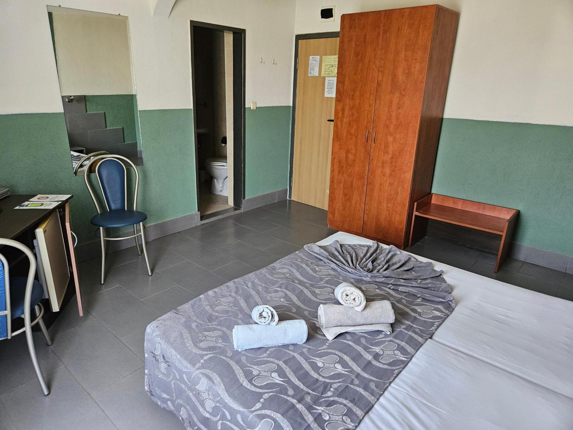 Paralax Hotel
