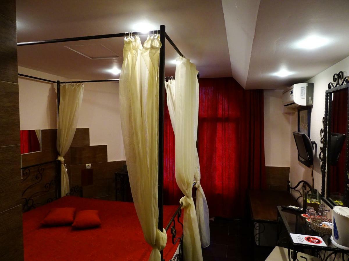 Paralax Hotel